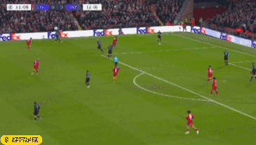 绿茵场上的百年世仇，皇马与巴萨，一场足球背后的政治战争（皇马vs巴萨：百年宿敌，绿茵之战背后的政治角力）