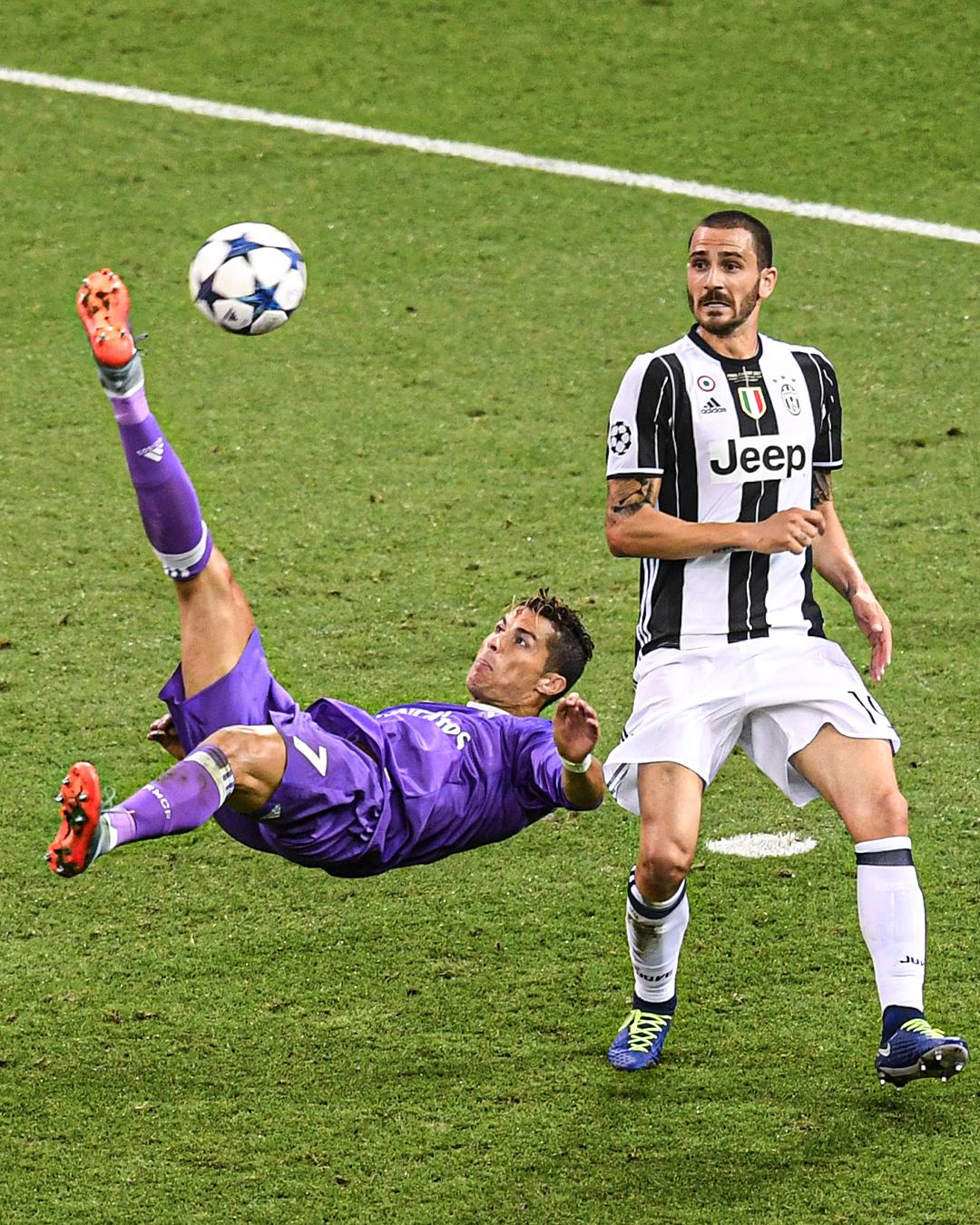 德甲半场：安塞尔米诺建功，多特蒙德暂1-0勒沃库森（德甲半场战报：安塞尔米诺破门，多特蒙德暂以1-0领先勒沃库森）