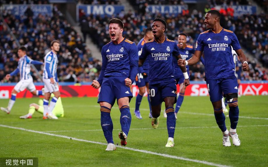 替补球员爆发助球队锁胜（板凳奇兵发威助球队锁定胜局）