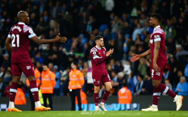 中超9／10月最佳阵容：卡扎伊什维利领衔，吴曦、吕焯毅入选（中超9-10月最佳阵容出炉：卡扎伊什维利领衔，吴曦、吕焯毅在列）