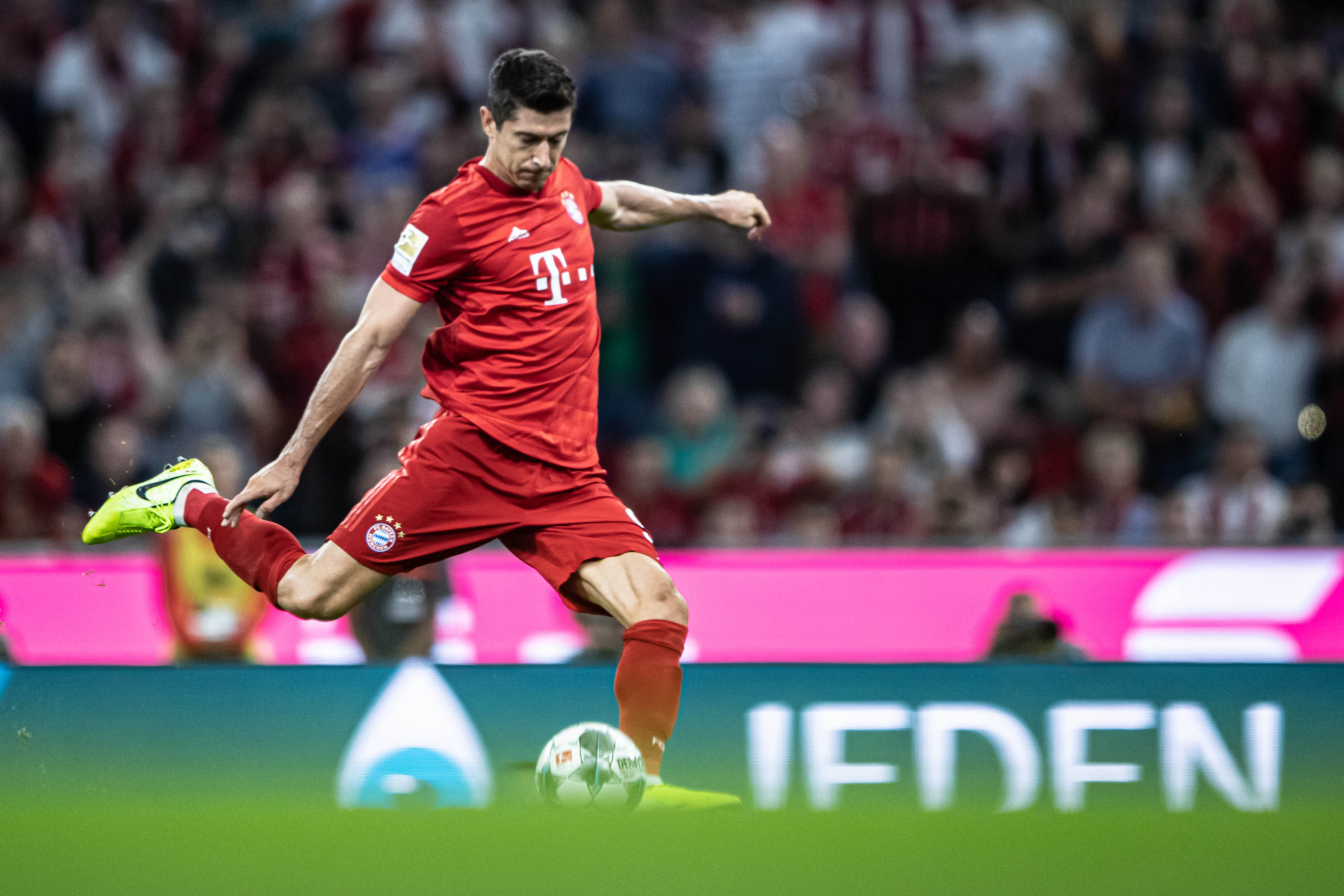 震怒！曝利物浦考虑重罚萨拉赫：内部禁赛 或已踢完红军生涯最后1场（传利物浦考虑对萨拉赫重罚：或内部停赛，恐已踢完红军生涯最后一战）