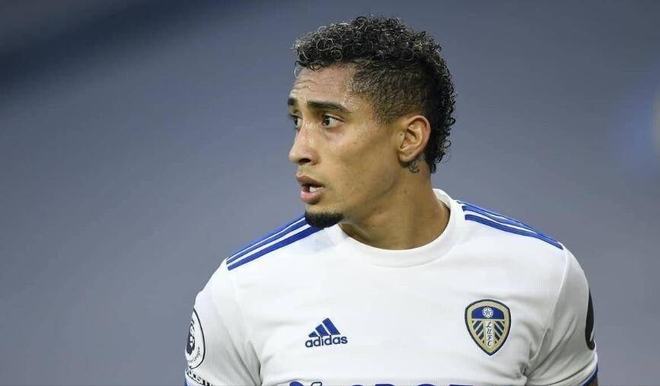 足球这项运动陪伴了我整个初高中，今天我十八岁了，...（从初中到高中，足球一路相随，十八岁的今天...）