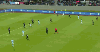 半场：尤文1-0紫百合，科斯蒂奇世界波，DV9造点被取消+失单刀（半场：尤文1-0领先紫百合，科斯蒂奇远射建功，DV9点球被取消且单刀不进）