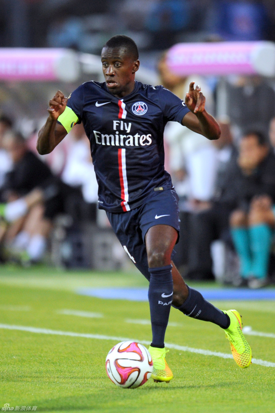 意甲劲旅末分钟遭绝杀，主帅怒斥裁判（意甲强队补时遭绝杀，主帅怒批裁判）