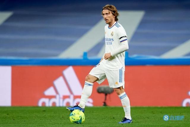 两张合影，一张和老乡一张和金靴。赛前法比奥说这场...（赛前法比奥的两张合影：一张与老乡，一张与金靴）