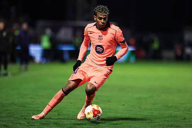 队报：雷恩19岁中卫布德拉勒飞速崛起，多支豪门长期关注他（队报：雷恩19岁中卫布德拉勒崭露头角，众豪门持续跟进）